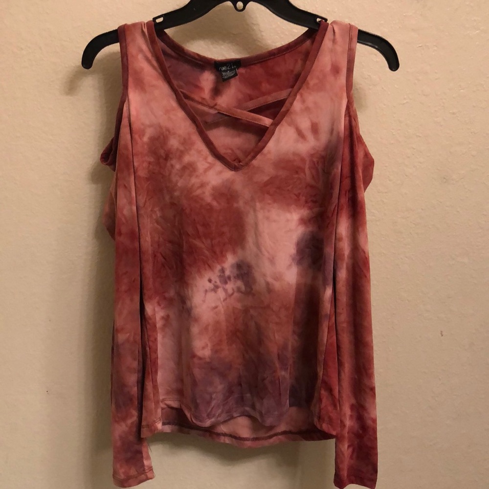 Off-shoulder longsleeve
